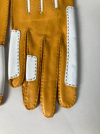 HERMÈS Paris, Made in France
Paire de gants...
