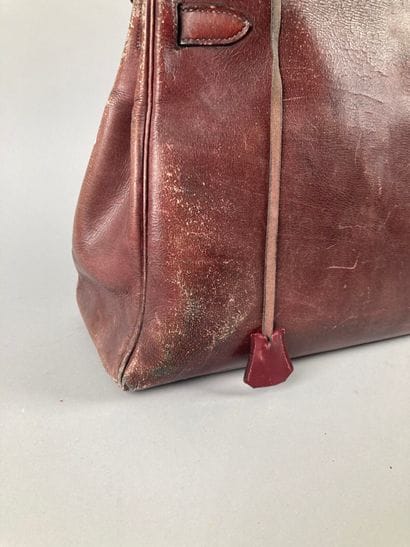 HERMÈS Paris
Sac Kelly 35 en box rouge, bijouterie...
