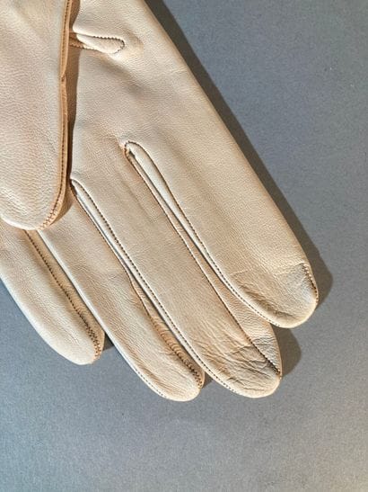 HERMÈS Paris, Made in France
Paire de gants...