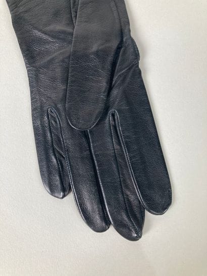 HERMÈS Paris, Made in France
Paire de gants...