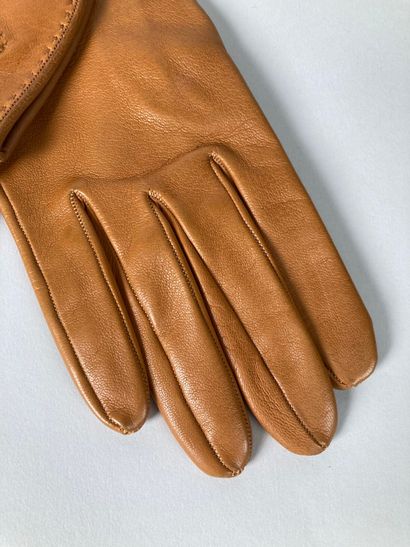 HERMÈS Paris, Made in France
Paire de gants...