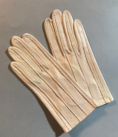 HERMÈS Paris, Made in France
Paire de gants...