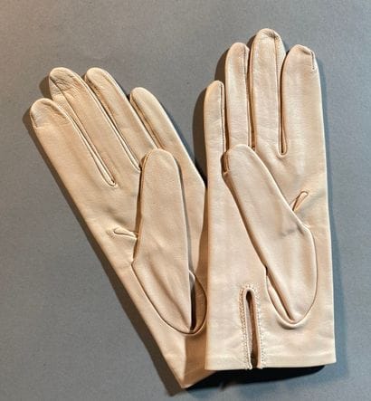HERMÈS Paris, Made in France
Paire de gants...