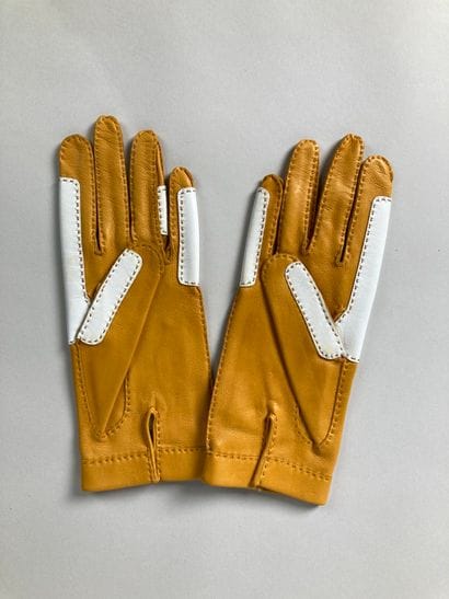 HERMÈS Paris, Made in France
Paire de gants...