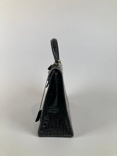 HERMÈS Paris
Sac Kelly 32 en crocodile noir,...