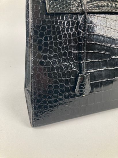 HERMÈS Paris
Sac Kelly 35 en crocodile noir,...