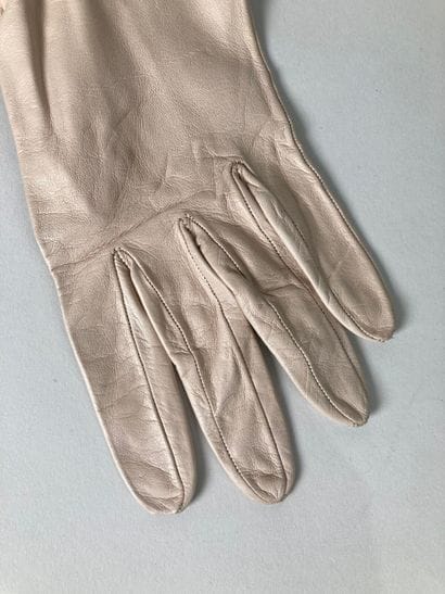 HERMÈS Paris, Made in France
Paire de gants...