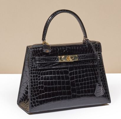 HERMÈS Paris
Mini Kelly 25 en crocodile noir,...