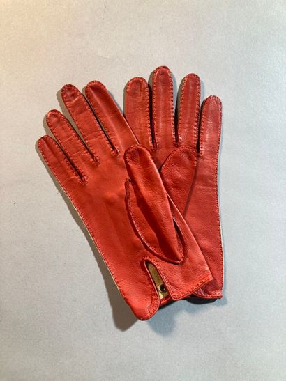 HERMÈS Paris
Paire de gants bicolore en cuir...