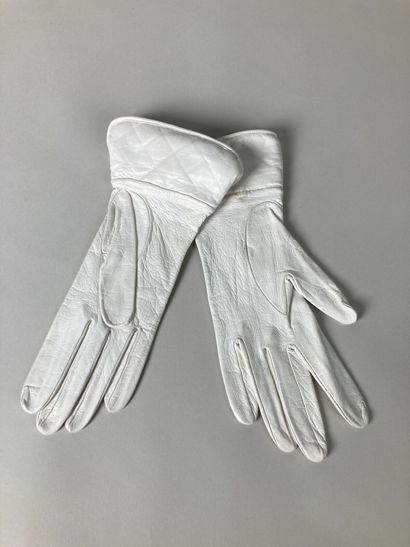 HERMÈS Paris, Made in France
Paire de gants...