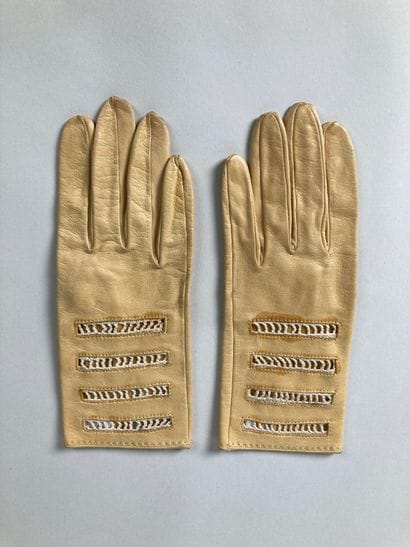 Attribuée à HERMÈS Paris
Paire de gants en...