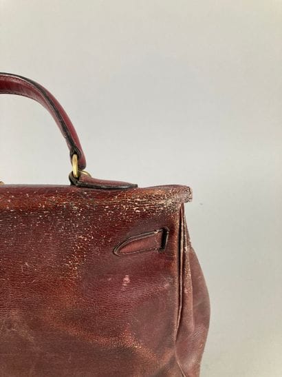 HERMÈS Paris
Sac Kelly 35 en box rouge, bijouterie...