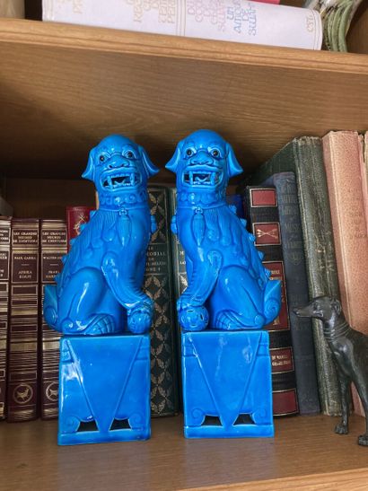 Paire de chiens de Fô en céramique émaillée...