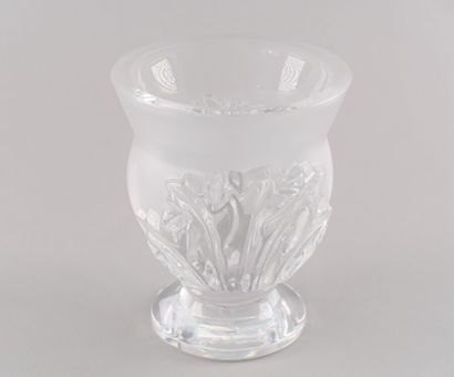 LALIQUE France 

Petit vase pansu en cristal...
