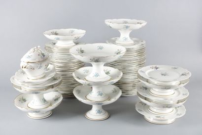 Partie de service de table en porcelaine...