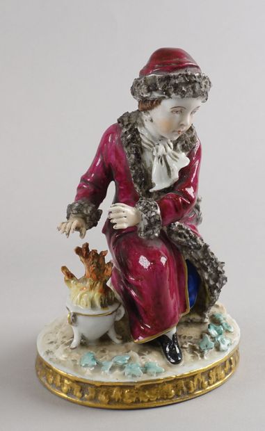 Lot de quatre sujets en porcelaine représentant...