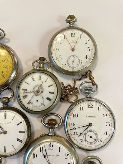 Lot de bijoux fantaisie, pinces, montres...