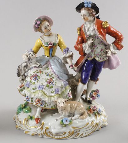 Lot de quatre sujets en porcelaine représentant...