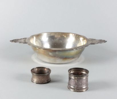 Lot en argent comprenant une écuelle à oreilles...