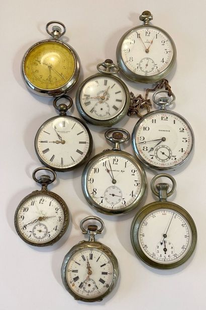 Lot de bijoux fantaisie, pinces, montres...