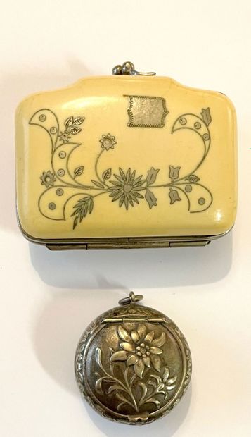 Lot de bijoux fantaisie, pinces, montres...