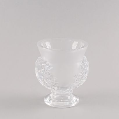 LALIQUE France 

Petit vase pansu en cristal...