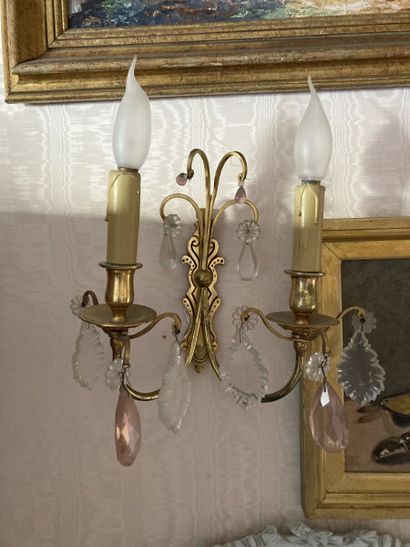 Paire d'appliques en métal doré à pendeloques

(Manques.)

Haut....