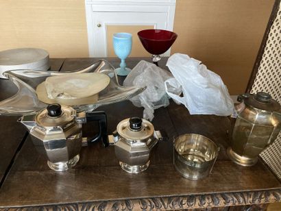 Lot en métal :

- GALLIA : cafetière, sucrier...