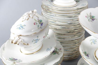 Partie de service de table en porcelaine...