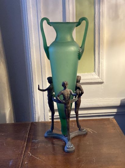 Dans le goût de l'antique

Amphore en verre...