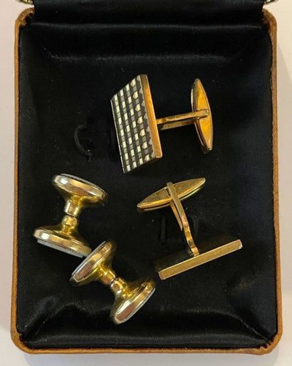 Lot de bijoux fantaisie, pinces, montres...