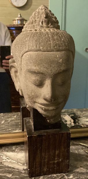 Tête de bouddha en plâtre patiné

(Éclats,...