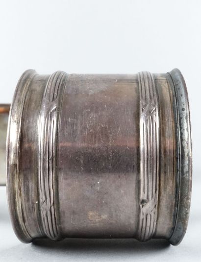 Lot en argent comprenant une écuelle à oreilles...