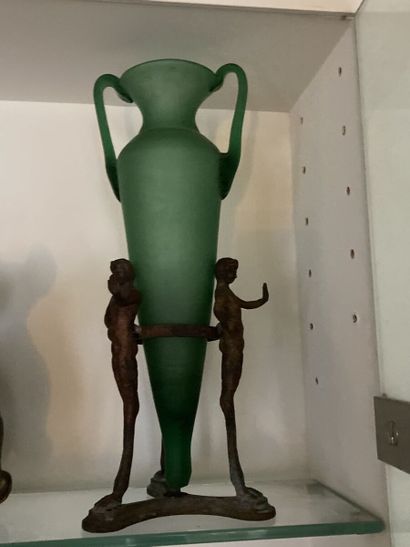 Dans le goût de l'antique

Amphore en verre...