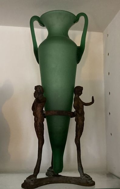 Dans le goût de l'antique

Amphore en verre...