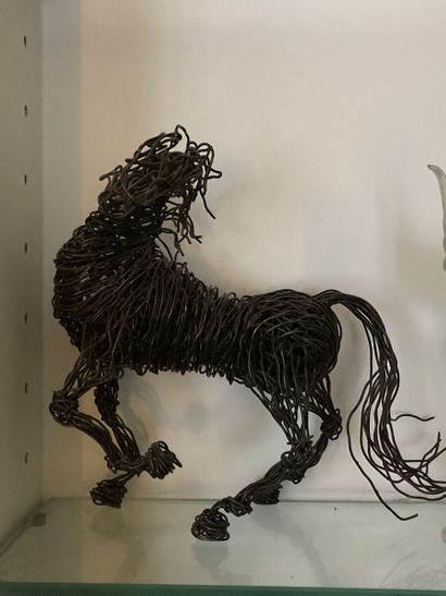 École moderne

Cheval

Sujet en fils métalliques

Haut....