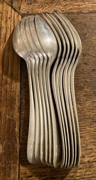 Six couverts en argent, modèle uniplat, monogrammés

Poids...