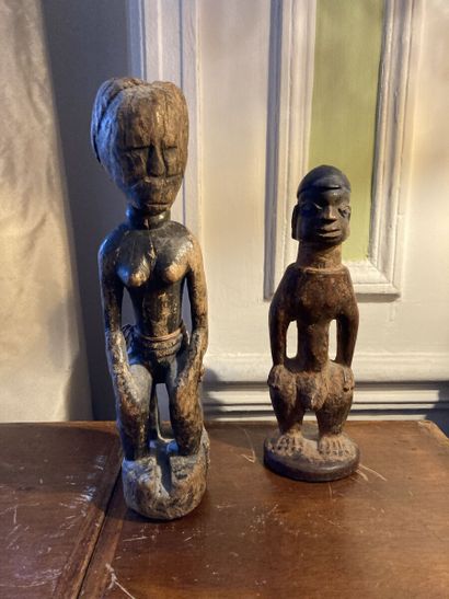 AFRIQUE 

Réunion de deux sujets en bois...