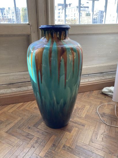 Vase en céramique à émail polychrome vert...