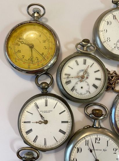 Lot de bijoux fantaisie, pinces, montres...