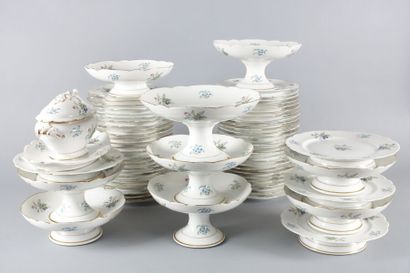 Partie de service de table en porcelaine...