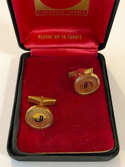 Lot de bijoux fantaisie, pinces, montres...