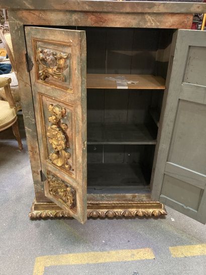 Petite armoire à hauteur d'appui en bois...