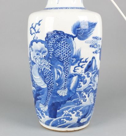CHINE - Époque KANGXI (1662-1722)

Vase rouleau...