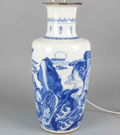 CHINE - Époque KANGXI (1662-1722)

Vase rouleau...