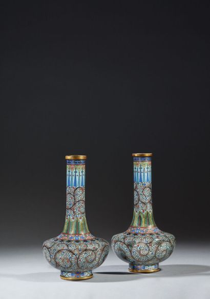 CHINE - Vers 1900

Paire de vases bouteille...