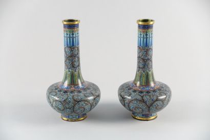 CHINE - Vers 1900

Paire de vases bouteille...