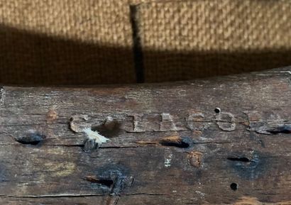 Réunion de deux fauteuils en hêtre teinté...
