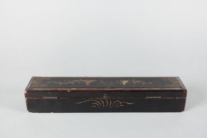 CHINE, XIXe siècle 

Éventail à feuille gouachée,...