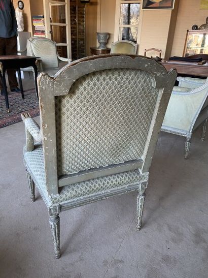 Suite de quatre fauteuils en hêtre mouluré,...